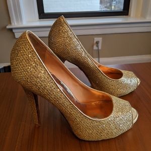 Badgely Mischka Humbie II Gold Pumps